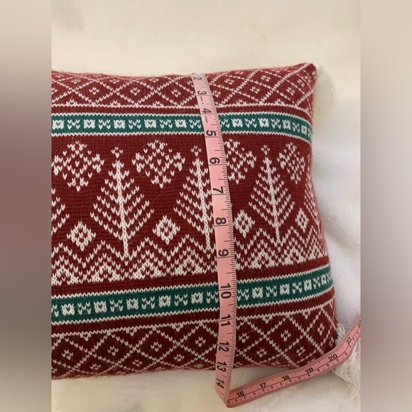 Fair Isle Intarsia Knit Oblong Christmas Holiday red pillow with‎ tassels - Picture 4 of 4